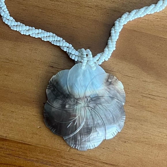 Vintage Carved Mother of Pearl Shell Beaded Necklace 1990s y2k - Picture 2 of 7